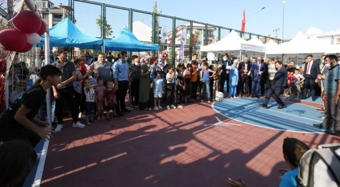Bursa'da kendi enerjisini üreten akıllı park törenle açıldı
