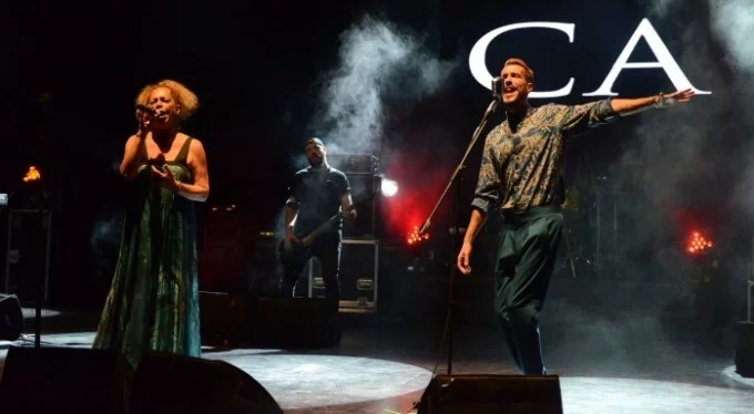 Bursa'da Cem Adrian ve Melis Sökmen'den muhteşem konser