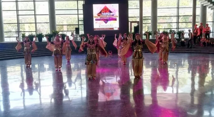 Bursa'da Osmangazi Halk Dansları Topluluğu nefes kesti