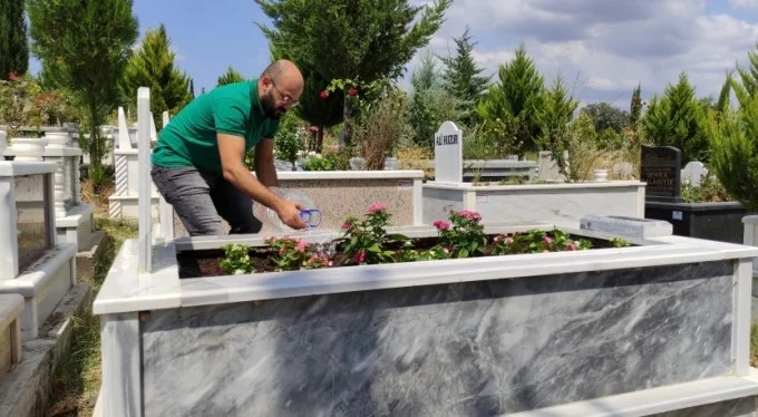 Bursa'da online mezar bakım hizmeti! 'Yoğun talep var'
