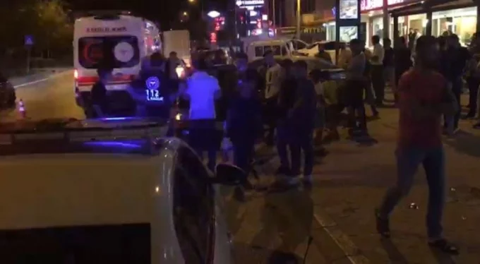Bursa'da korkunç kaza! Savrulan otomobil yayalara ve araçlara çarptı