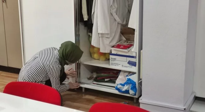 Bursa'da öğretmenler odasının dolabını açınca şaşkına döndüler