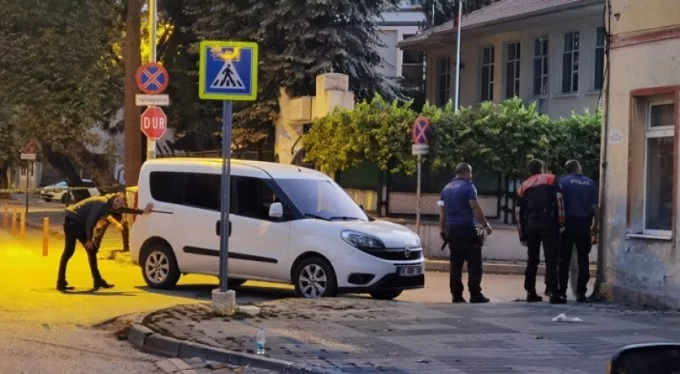 Bursa'da araba hırsızı polisle çatıştı!