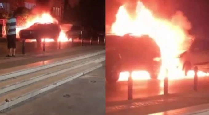 Korkunç anlar... Bursa'da park halindeki 2 otomobil alev alev yandı!
