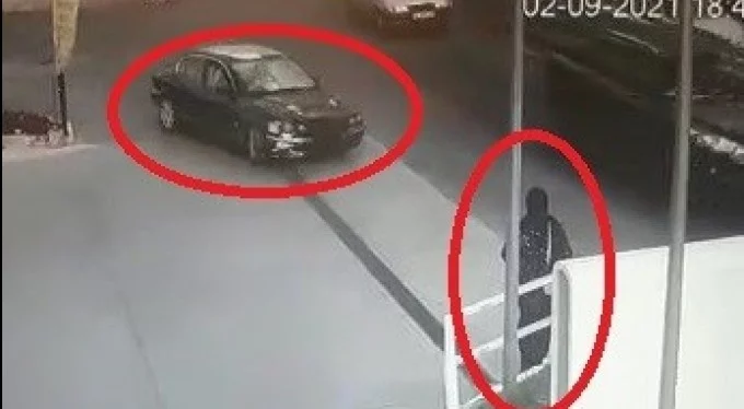 Bursa'da korkunç anlar... Polisten kaçan 2 kişi, araçla servis bekleyen genç kadına çarptı
