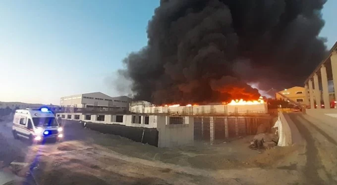 Silivri'deki fabrikada korkutan yangın