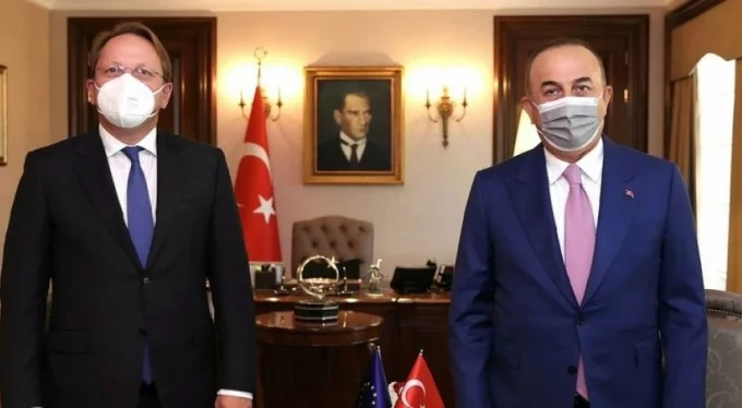 Bakan Çavuşoğlu, AB Komşuluk ve Genişleme Komiseri ile görüştü
