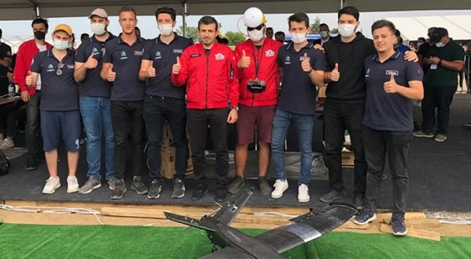 Selçuk Bayraktar, Bursa'da düzenlenen Savaşan İnsansız Hava Araçları Yarışması'na katıldı