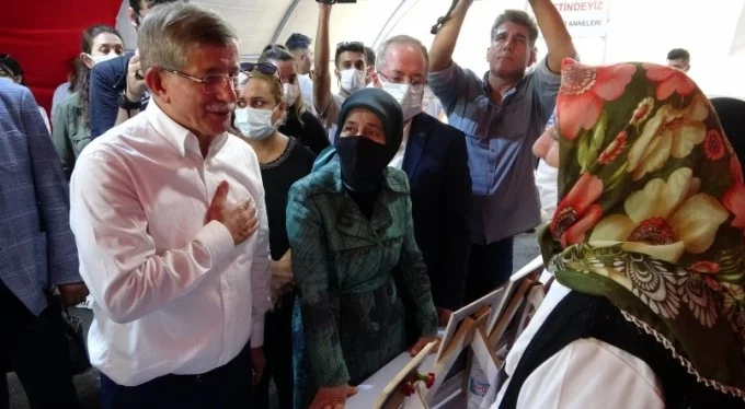 Davutoğlu'nun Diyarbakır ziyaretinde gerginlik! 'Allah'tan kork,  öyle demedim'