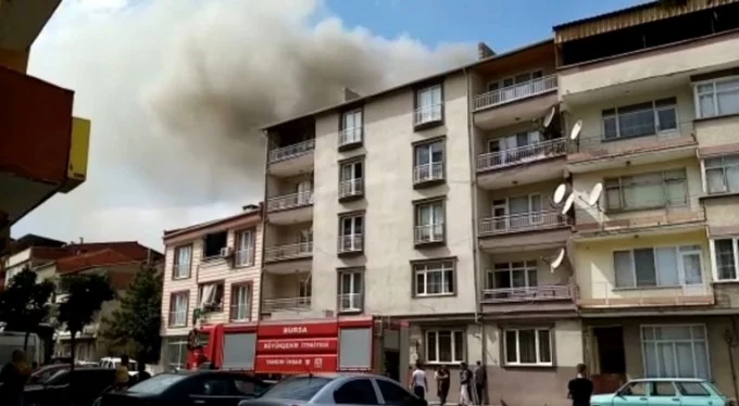 Eyvah eyvah... Bursa'da salça yaparken apartmanı yakıyordu