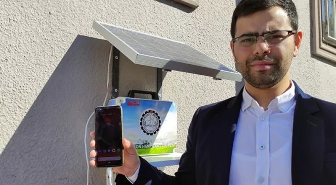 Bursa'da öğrencileri için güneş enerjisiyle çalışan şarj istasyonu yaptı