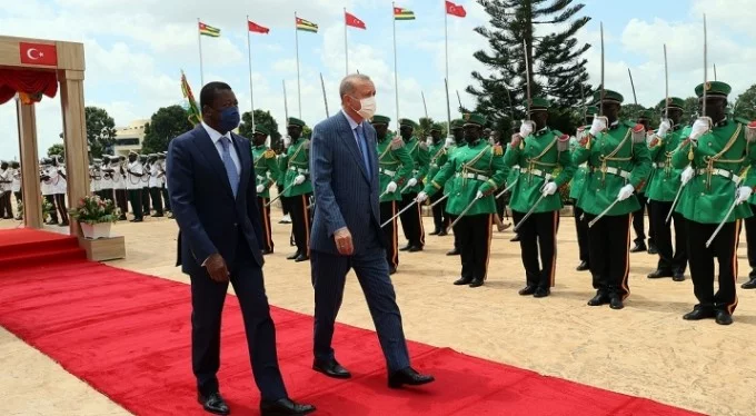 Togo'da resmi törenle karşılandı