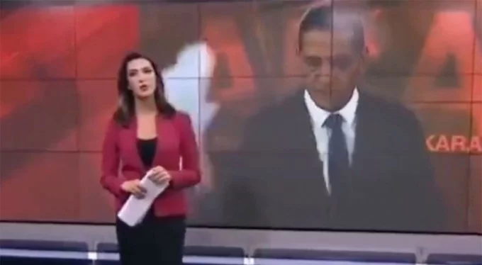 CNN Türk muhabiri, canlı yayında sinirlenip elindeki kağıtları yere fırlattı!