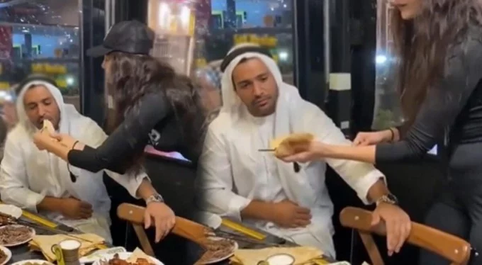 Türk restorandan skandal tanıtım! Arap müşterilere elleriyle yemek yedirdiler