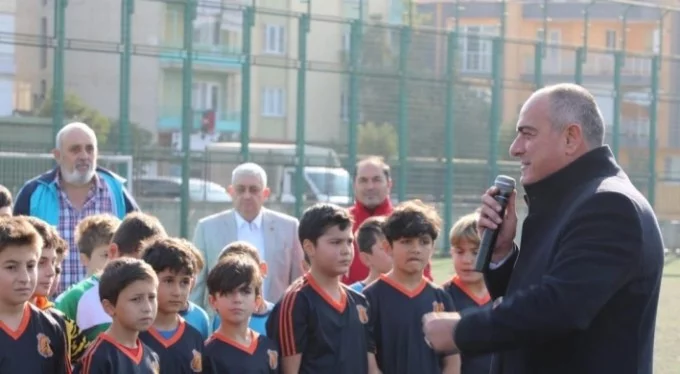 Özgür Aksoy, futbol turnuvası ile anılıyor