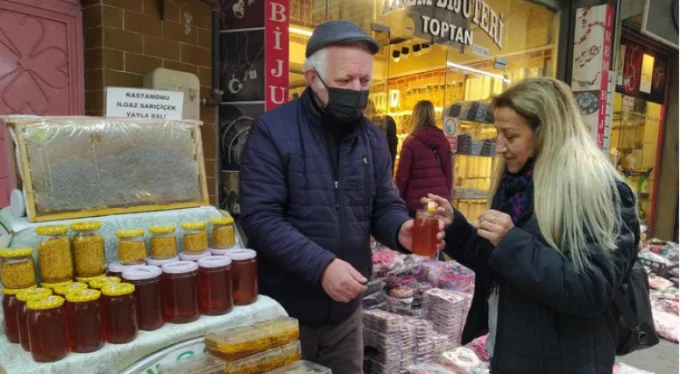Ilgaz'ların balını Uludağ'ın eteklerinde satıyor