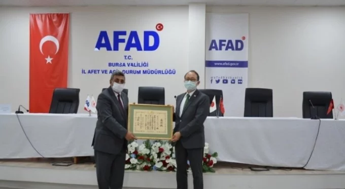 Japonya Başkonsolosluğu'ndan AFAD Müdürü Yalçın Mumcu'ya ödül