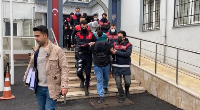Bursa'da silahlı hırsızlık çetesi adliyeye sevk edildi