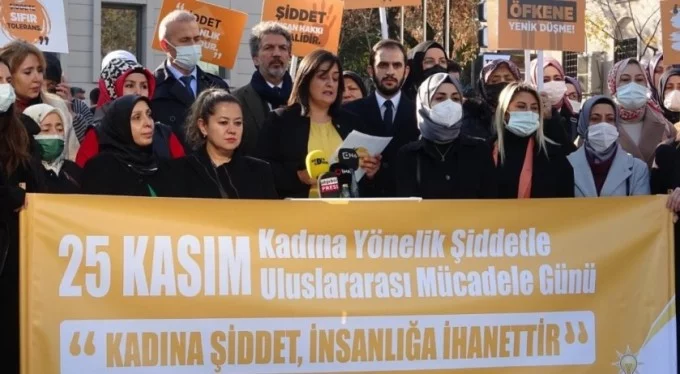 Bursa'da Ak kadınlar "kadına şiddete hayır" dedi