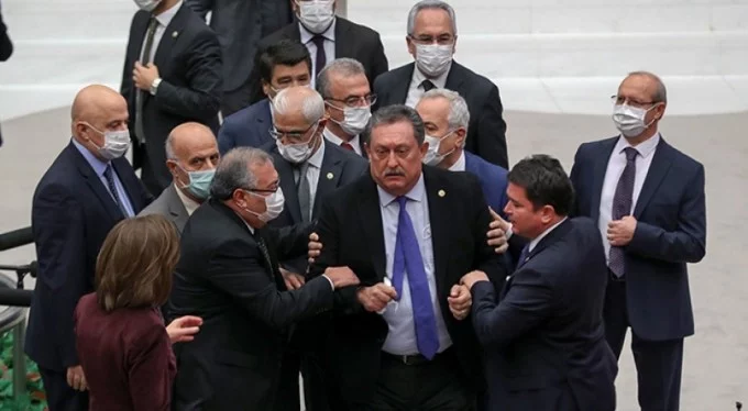 Meclis'te yumruklu kavga! CHP Bursa Vekili Aydın'ın sözleri ortalığı karıştırdı