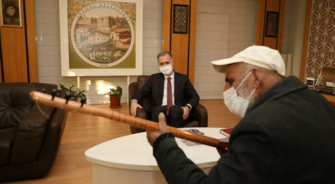 Bursa'da Rıdvan amca yeni sazına kavuştu!