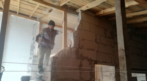 Bursa'da çatı arasındaki kaçak oda yıkıldı!