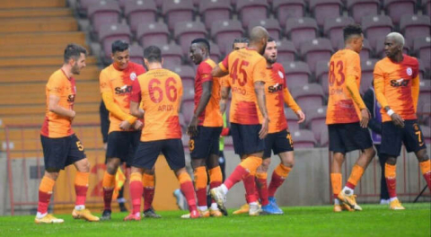 Galatasaray zirveyi sevdi! Goller art arda geldi