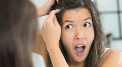 Beyaz saçları yok edip yeniden çıkmasını önleyecek 9 doğal çözüm!