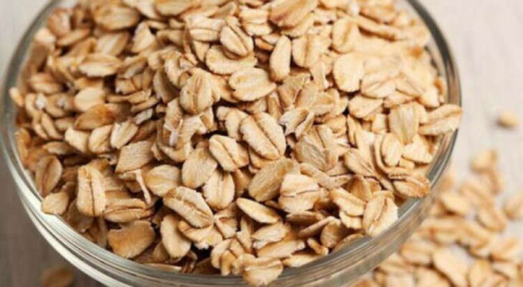 Farklı cilt sorunlarıyla savaşan yulaf ezmeli yüz maskesi!