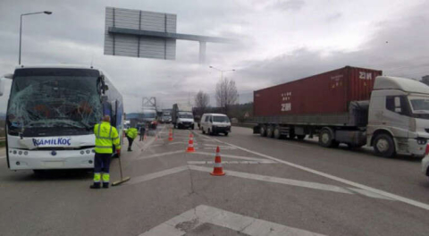 Bursa'da yolcu otobüsü tırla çarpıştı! Yaralılar var...