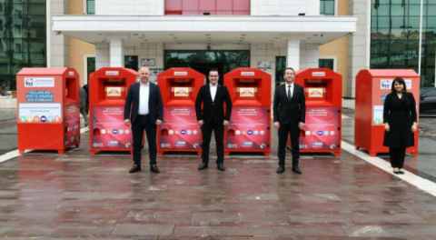 Mustafakemalpaşa'da giysiler çöpe değil kumbaraya atılıyor