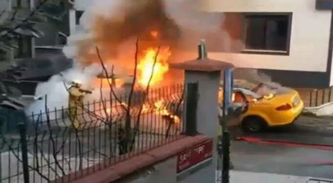 Korku dolu anlar! Araçlar alev aldı, evin camları patladı