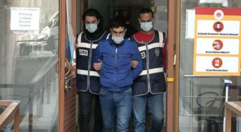 Polis korkusunun aşka galip geldiği anlar... Bursa'da kız arkadaşını bırakıp kaçtı