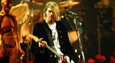 Bir yapay zeka, gruptan ilham alarak yeni bir Nirvana şarkısı yazdı!