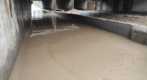 Bursa'da dere taştı, alt geçit sular altında kaldı