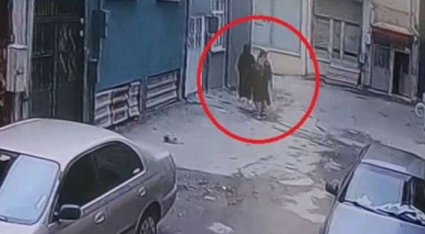 Bursa'da kadınlar girdikleri evden servet götürdü! 'Kesin birilerini öldürecekler'