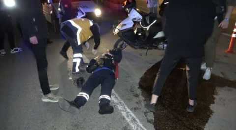 Bursa'da kısıtlama saatinde moto kuryeler çarpıştı!