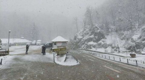 Lapa lapa kar! Bursa'nın ilçesi bembeyaz oldu...