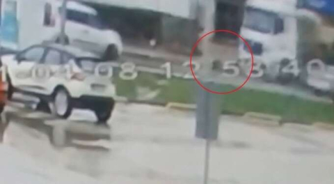 Bursa'da kahreden kaza! 16 yaşındaki kurye tırın altında can verdi