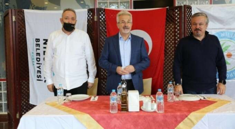 Başkan Erdem'den Nilüfer'in sultanlarına kutlama ziyareti
