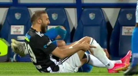 Beşiktaş'ta deprem! Yıldız futbolcu Cenk Tosun sezonu kapattı