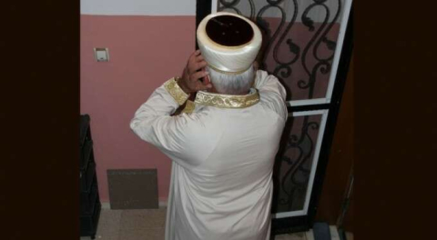 Antalya'da apartmanda teravih namazı! Kapıları açık bıraktılar...