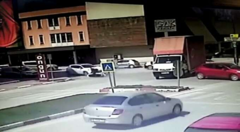 Bursa'da can alan kaza kamerada! Metrelerce sürüklendi...