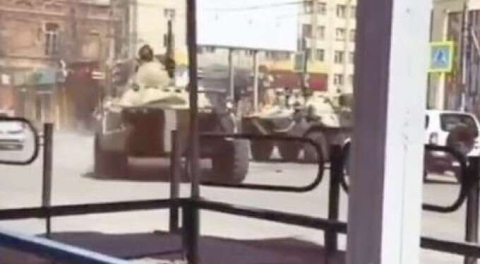 Savaşın ayak sesleri! Tankların üzerindeki detay dehşete düşürdü...