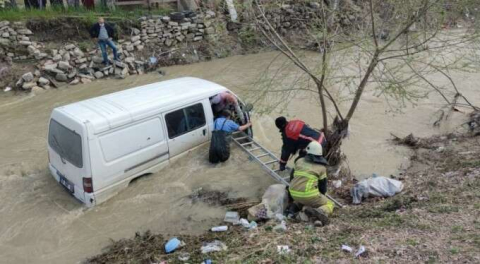 Bursa'da azgın sularda ölümle boğuştu... Kabus dolu anlar!
