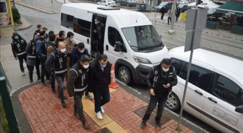 İzmir'de FETÖ operasyonu: 27 şüpheli tutuklandı!