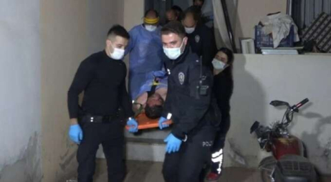 Annesinin öldüğüne bir türlü inanmadı, apartmanı birbirine kattı!