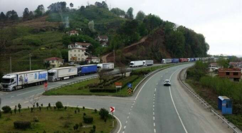 Kuyruğun sonu görünmüyor! Yirmi kilometreyi aştı