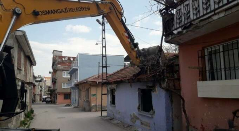 Huzur ve güvenlik için... Osmangazi'de metruk binalar yıkılıyor!