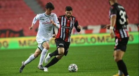 Bursaspor bu sezon ilk kez 4 gol yedi!